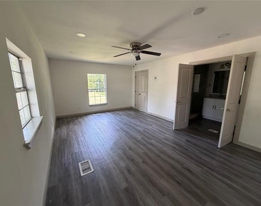605 N Pine Street - Photo Thumbnail 10