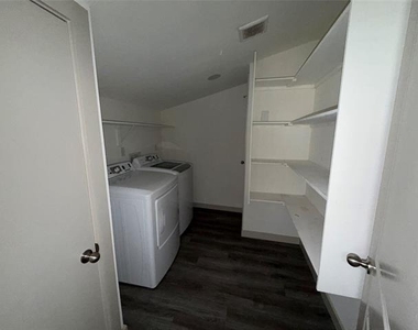 605 N Pine Street - Photo Thumbnail 9