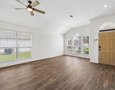 2201 Cantura Drive - Photo Thumbnail 8