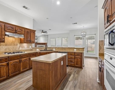 2201 Cantura Drive - Photo Thumbnail 2