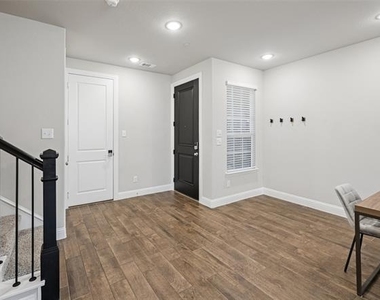 3073 Hamilton Street - Photo Thumbnail 4