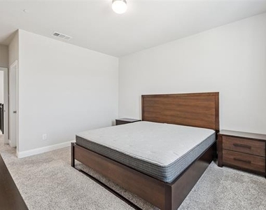 3073 Hamilton Street - Photo Thumbnail 21
