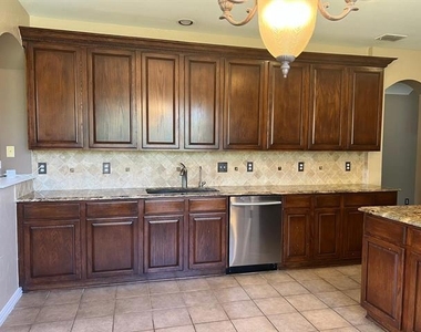 5505 Stone Cliff Court - Photo Thumbnail 10