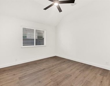 7312 Iris Road - Photo Thumbnail 9