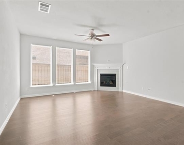 2036 Almassera Drive - Photo Thumbnail 6