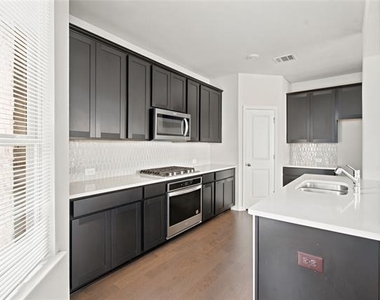 2036 Almassera Drive - Photo Thumbnail 8