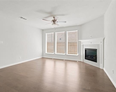 2036 Almassera Drive - Photo Thumbnail 7