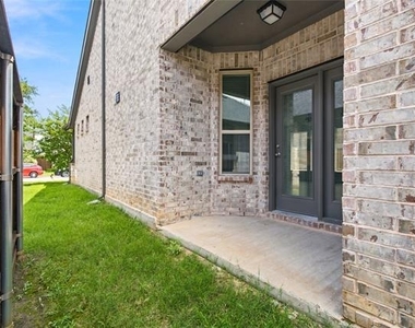 2036 Almassera Drive - Photo Thumbnail 22