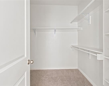 2036 Almassera Drive - Photo Thumbnail 15