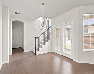 2036 Almassera Drive - Photo Thumbnail 10