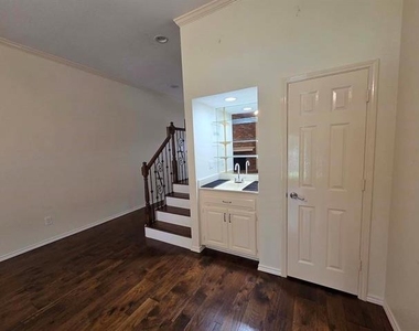5839 Lake Point Drive - Photo Thumbnail 4