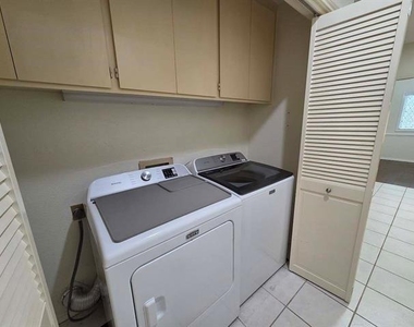 5839 Lake Point Drive - Photo Thumbnail 10