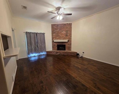5839 Lake Point Drive - Photo Thumbnail 3