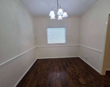 5839 Lake Point Drive - Photo Thumbnail 8