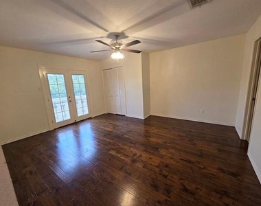 5839 Lake Point Drive - Photo Thumbnail 11
