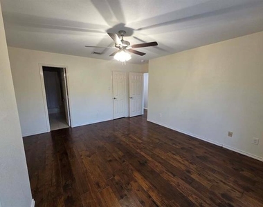 5839 Lake Point Drive - Photo Thumbnail 12