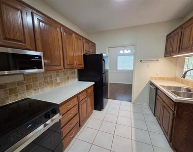 5839 Lake Point Drive - Photo Thumbnail 5