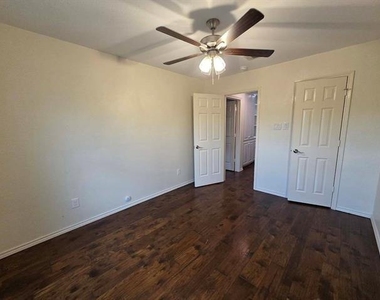 5839 Lake Point Drive - Photo Thumbnail 17