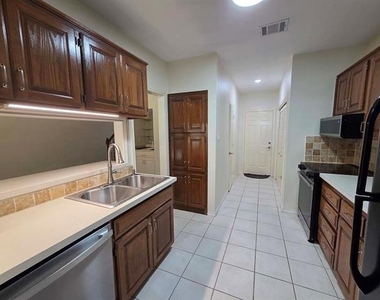 5839 Lake Point Drive - Photo Thumbnail 6