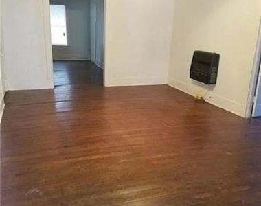 919 N Austin Street - Photo Thumbnail 2
