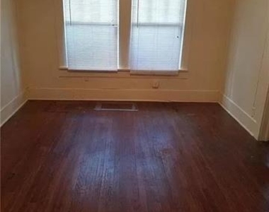 919 N Austin Street - Photo Thumbnail 3