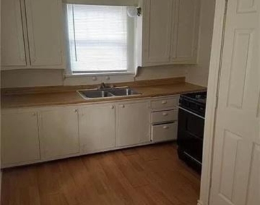 919 N Austin Street - Photo Thumbnail 1