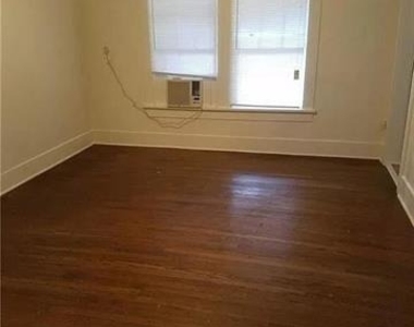 919 N Austin Street - Photo Thumbnail 4
