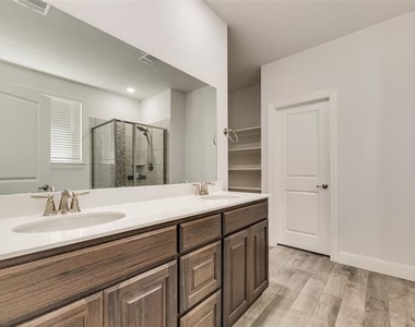 10813 Brownwood Place - Photo Thumbnail 14