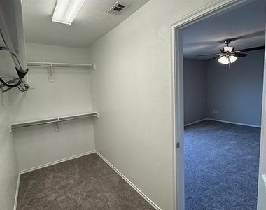 4082 Kyndra Circle - Photo Thumbnail 30