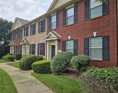 4082 Kyndra Circle - Photo Thumbnail 2