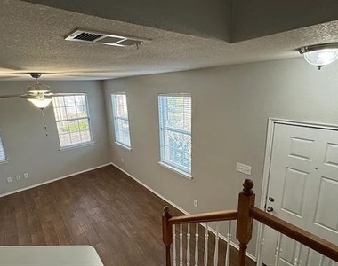4082 Kyndra Circle - Photo Thumbnail 18