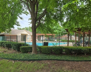 4082 Kyndra Circle - Photo Thumbnail 12