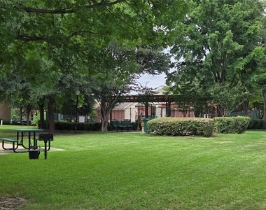 4082 Kyndra Circle - Photo Thumbnail 10