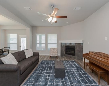 1604 Moss Trail Court - Photo Thumbnail 12