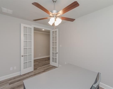 1604 Moss Trail Court - Photo Thumbnail 6