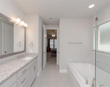 1604 Moss Trail Court - Photo Thumbnail 20