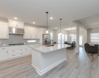 1604 Moss Trail Court - Photo Thumbnail 7