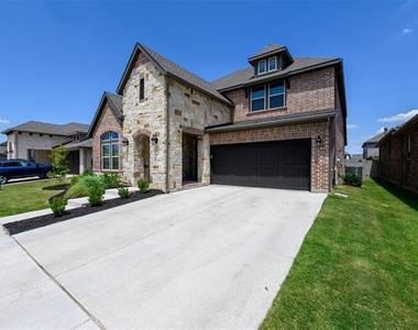 1604 Moss Trail Court - Photo Thumbnail 1