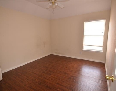 4309 Avebury Drive - Photo Thumbnail 7