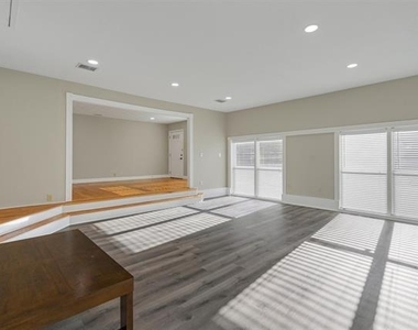 406 N Bonham Drive - Photo Thumbnail 9