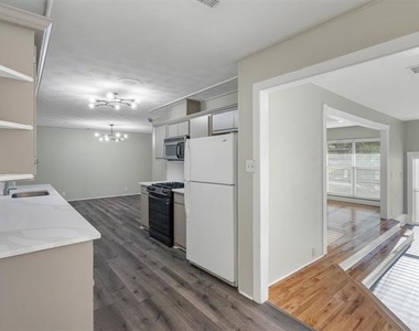 406 N Bonham Drive - Photo Thumbnail 13