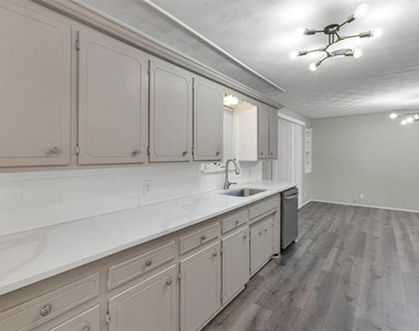 406 N Bonham Drive - Photo Thumbnail 14