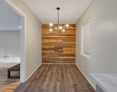 406 N Bonham Drive - Photo Thumbnail 12