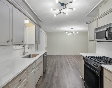 406 N Bonham Drive - Photo Thumbnail 15