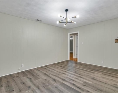 406 N Bonham Drive - Photo Thumbnail 21