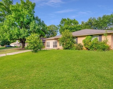 406 N Bonham Drive - Photo Thumbnail 3