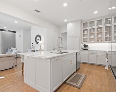5381 Moss Glen Drive - Photo Thumbnail 6