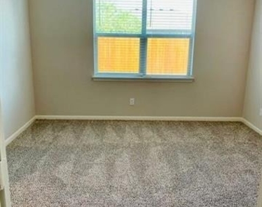 116 Emma Drive - Photo Thumbnail 17