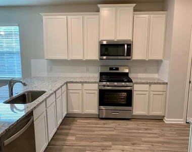 116 Emma Drive - Photo Thumbnail 7