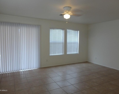 11214 W Pierce Street - Photo Thumbnail 9